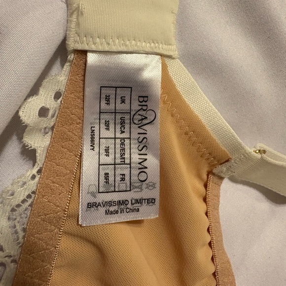 Lace Bralette in Cream - Picture 3 of 3